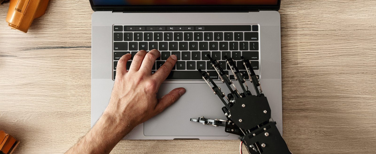 hand-robot-laptop